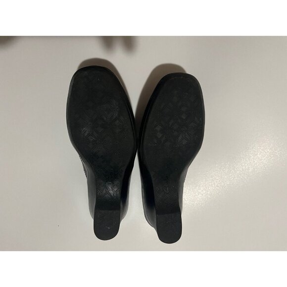 Clarks Black Leather Woman's Clogs Slip On, Size US 7.5 - Picture 5 of 7
